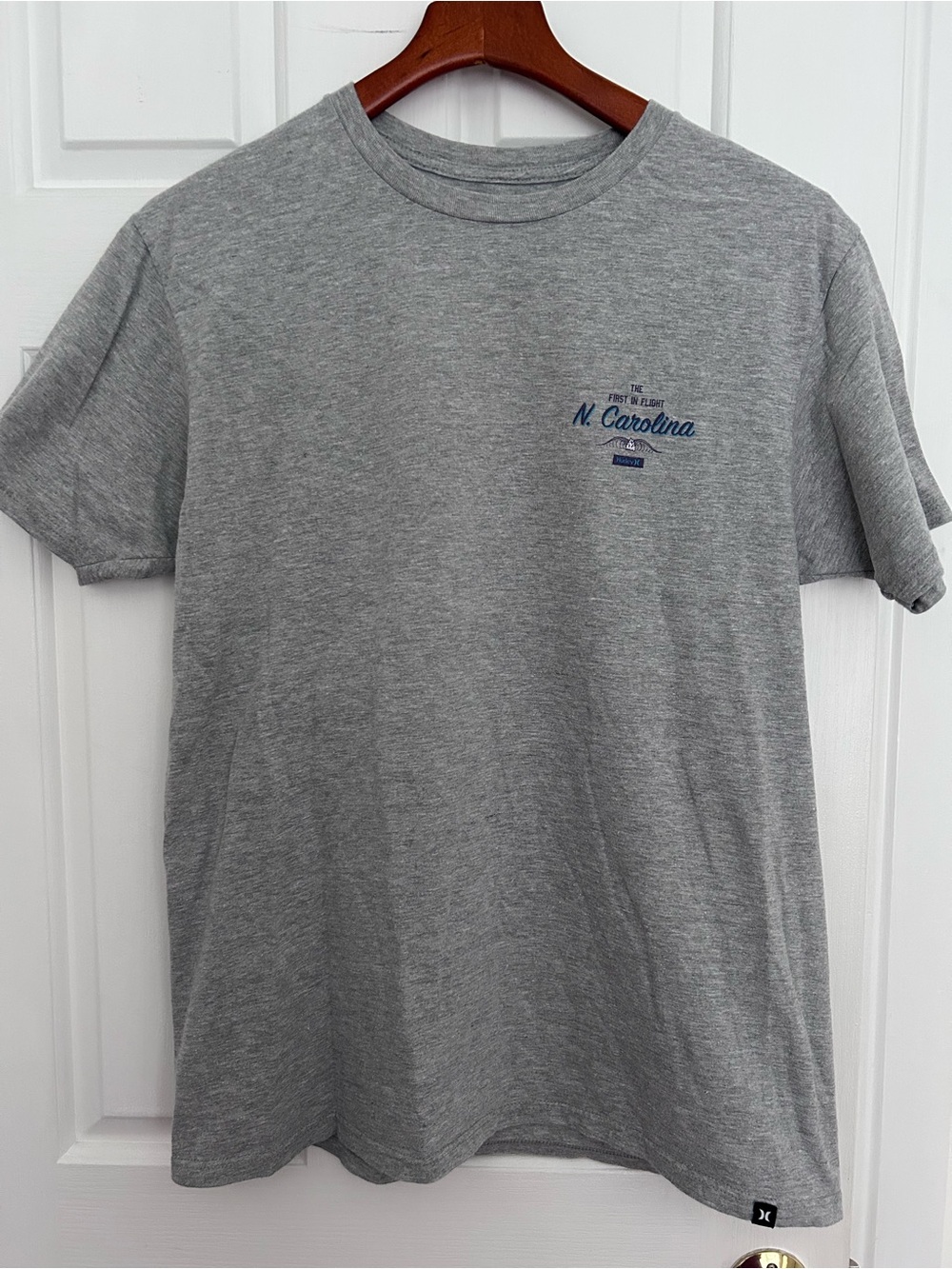 Hurley Gray Crewneck 'N. Carolina' Short Sleeve Tee